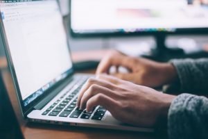 Mudah Tersinggung Oleh Email Kantor Yang Tidak Bersalah
